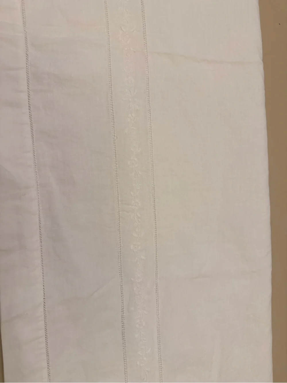 Classic White Vintage Linen Dinner Napkin Set - Elegant Embroidered Design